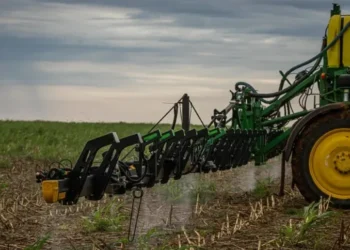Defensivos químicos correspondem a 41% do mercado, fertilizantes de solo a 24%, e sementes a 20% — Foto: Wenderson Araujo/CNA