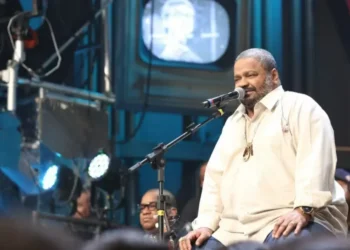 Arlindo Cruz no 'Altas Horas', da TV Globo — Foto: Carol Caminha/Globo