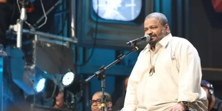 Arlindo Cruz, cantor, compositor e multi-instrumentista, morre no Rio