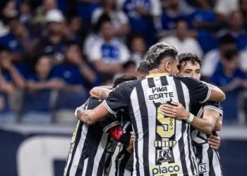 Jogadores do Santos comemoram gol contra o Cruzeiro • Foto: @raulbaretta_photo / Santos FC