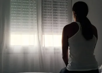 Depressão aumenta o risco de doenças crônicas • Alvaro Medina Jurado/GettyImages