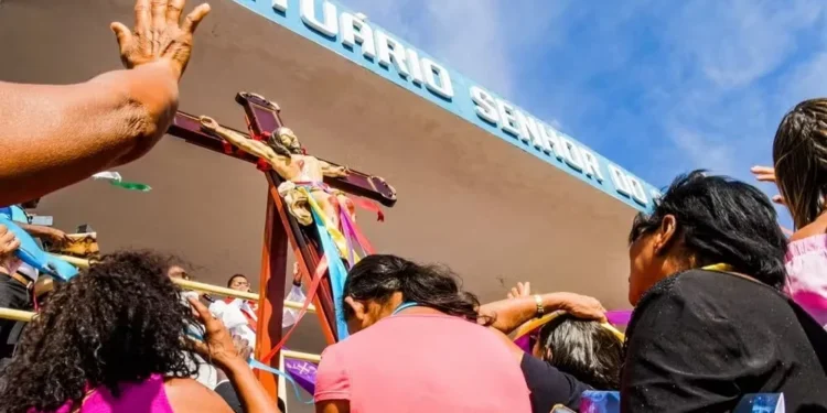 Fiéis no Santuário do Senhor do Bonfim, em Natividade — Foto: Flaviana OX/Governo do Tocantins
