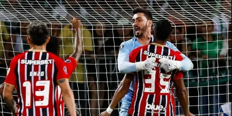Rafael salva, e São Paulo empata com Atlético Nacional na Libertadores