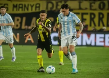 Peñarol venceu Racing por 1 a 0 • @RacingClub