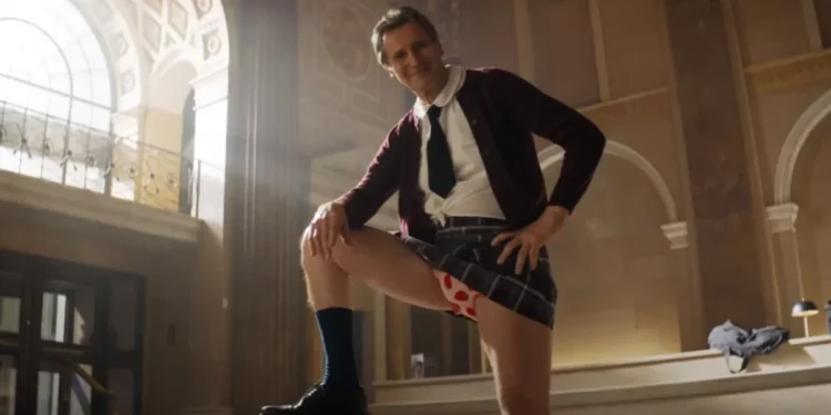 “Corra que a Polícia Vem Aí!” tem o mesmo tom do original, diz Liam Neeson