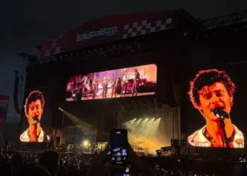 Shawn Mendes durante apresentação no Lollapalooza Brasil 2025 • Ana Beatriz Dias/ CNN