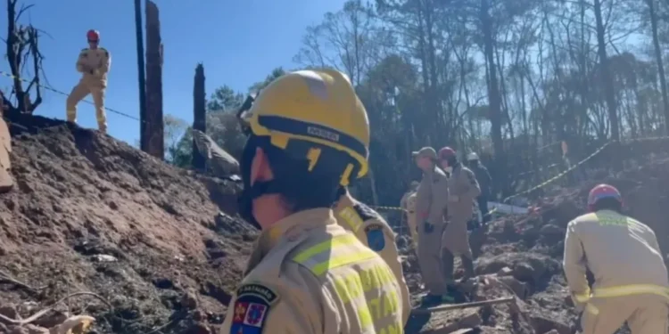 Bombeiros continuam buscas nesta quinta-feira (14). • Corpo de Bombeiros PR
