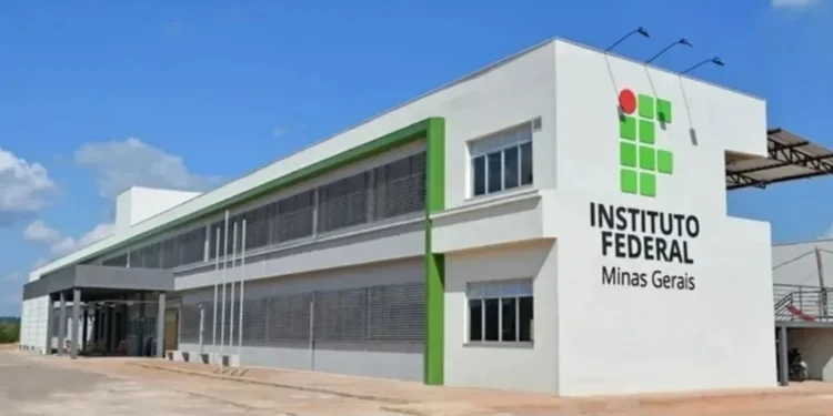 Diversos campi do IFMG estão com vagas abertas para 2026, em áreas como Ciências Biológicas, Educação Física, Física, Letras, Matemática, Pedagogia e Geografia • Divulgação