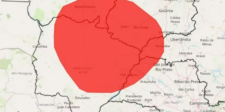 Umidade fica abaixo de 12% na região em vermelho até às 17h — Foto: Inmet