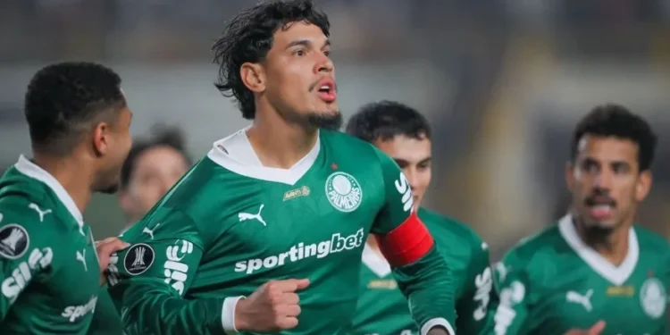 Gustavo Gómez fez o primeiro gol da partida logo aos seis minutos de partida • @LibertadoresBR