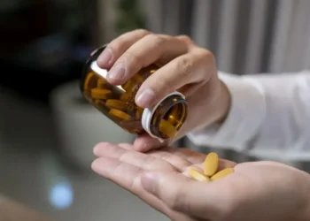 Excesso de vitamina B3 pode estar associado a um maior risco de infarto e AVC, segundo estudo • Thana Prasongsin/GettyImages