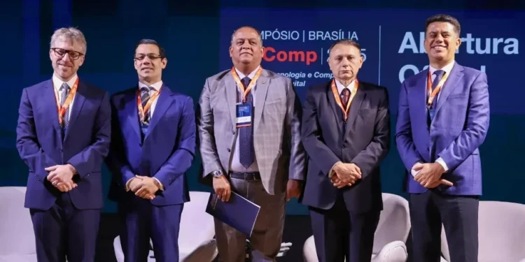 Vice-presidente do Senado, Eduardo Gomes defende mais inteligência legislativa e destaca desafios do setor digital durante simpósio em Brasília
