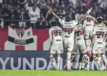 Jogadores do São Paulo comemoram gol sobre o Atlético Nacional no Morumbis pela Libertadores • Reprodução/X @LibertadoresBR
