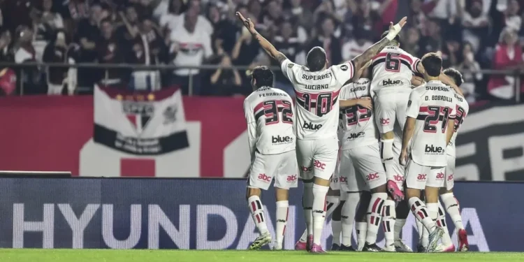 Jogadores do São Paulo comemoram gol sobre o Atlético Nacional no Morumbis pela Libertadores • Reprodução/X @LibertadoresBR