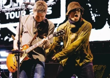 Liam e Noel Gallagher em show em Wembley no Reino Unido • Reprodução/Instagram