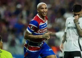 Deyverson Fortaleza Colo-Colo — Foto: Thiago Gadelha/AFP