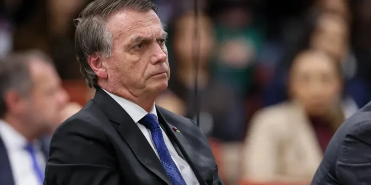 Defesa dirá ao STF que Bolsonaro não pediu asilo ao governo da Argentina