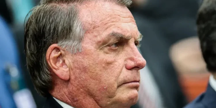 PF aponta que Bolsonaro burlou STF e compartilhou 300 vídeos pelo Whatsapp