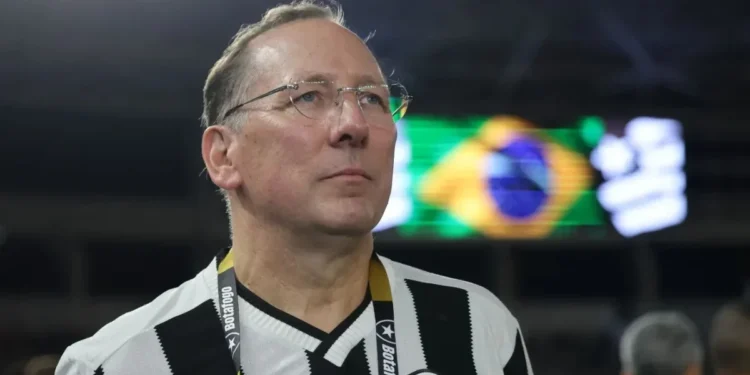 John Textor lamenta eliminação do Botafogo e reforça confiança em Ancelotti