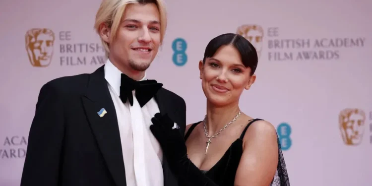 Após adoção, fonte revela que Millie Bobby Brown sempre quis ser mãe cedo