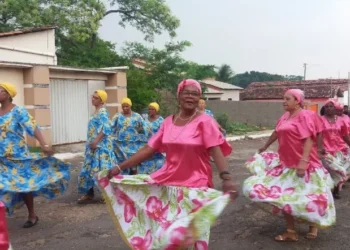 A apresentação das taieiras marca a celebração do cortejo do Reinado, na Festa de Nossa Senhora do Rosário, em Monte do Carmo - Crédito: Patrícia Maia/Governo do Tocantins