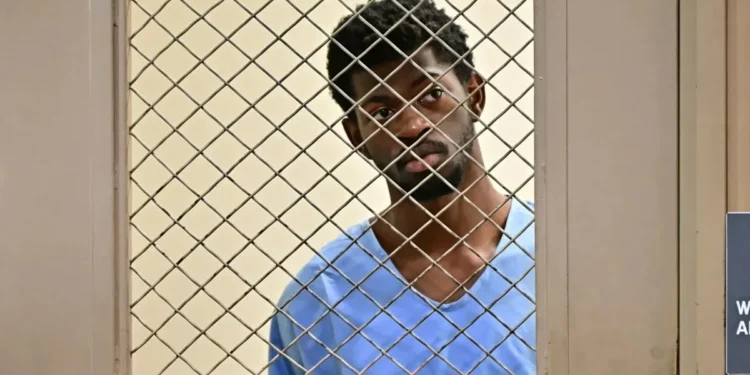 Lil Nas X deixa prisão após pagar fiança de mais de R$ 400 mil