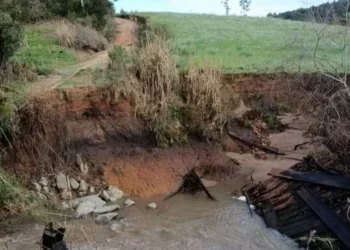 Houve fortes danos em estradas vicinais, dificultando a circulação da população rural — Foto: SDR São Lourenço do Sul