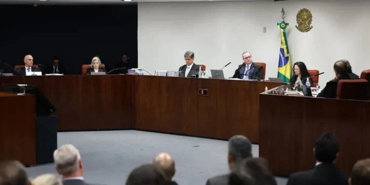 Quem são os ministros que vão julgar Bolsonaro e mais 7 por plano de golpe