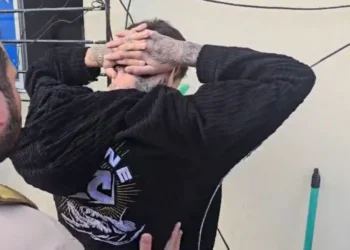 Imagens mostram o momento em que os agentes entram na casa em que o suspeito estava  • Reprodução/Redes Sociais