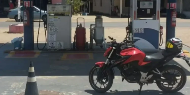 Foram roubados cerca de R$ 2.300 em espécie, e o aparelho celular de um dos funcionários — Foto: SSP/ Divulgação