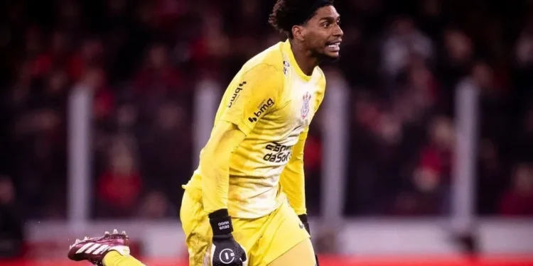 Hugo Souza, do Corinthians, durante partida contra o Athletico-PR pela Copa do Brasil  • Rodrigo Coca/Corinthians
