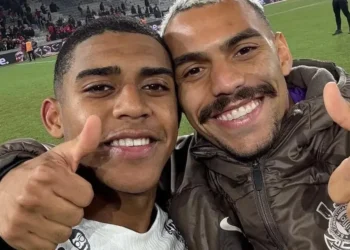 Gui Negão comemora vitória do Corinthians com Matheuzinho  • Divulgação/Corinthians