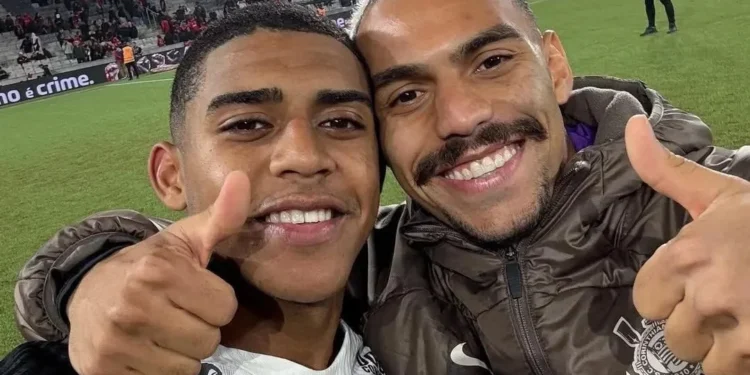 Gui Negão comemora vitória do Corinthians com Matheuzinho  • Divulgação/Corinthians