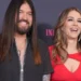 Billy Ray Cyrus e Elizabeth Hurley  • Yui Mok/PA Images via Getty Images