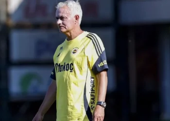 José Mourinho em treino do Fenerbahçe  • Foto: Divulgação/ @Fenerbahce