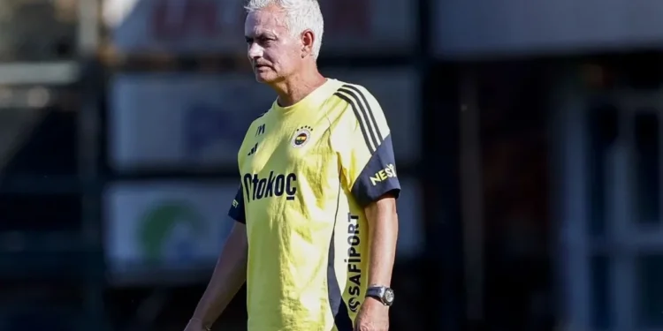 José Mourinho é demitido do Fenerbahçe, da Turquia