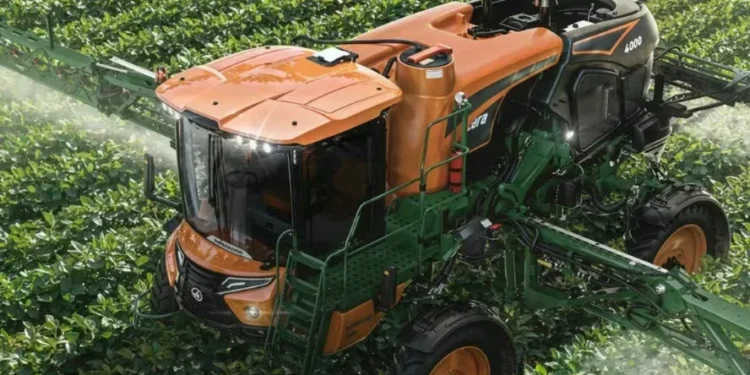 A partir do primeiro semestre de 2026, os autopropelidos da Stara terão a opção de serem equipados com kits Starlink, diretamente de fábrica — Foto: Divulgação