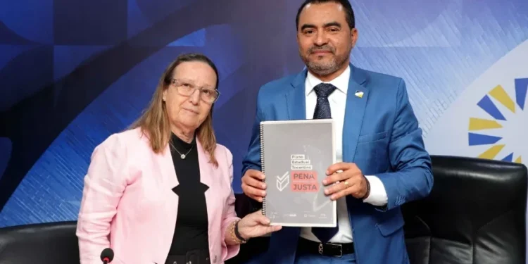 Governador Wanderlei Barbosa assina Plano Pena Justa para enfrentamento de violações no sistema prisional