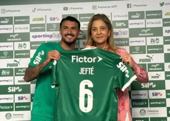 Jefté foi apresentado pelo Palmeiras nesta sexta-feira (29)  • Rafael Oliva/Itataia