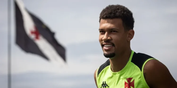 Vasco acerta a venda de zagueiro João Victor para o futebol da Rússia