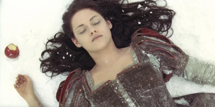 “Branca de Neve e o Caçador” levou a término de Kristen Stewart e Pattinson