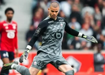 Lucas Chevallier, novo goleiro do PSG • Reprodução/Instagram/@_lc30_