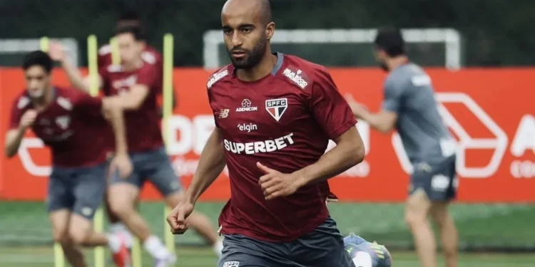 São Paulo confirma o retorno de Lucas Moura para jogo contra o Vitória