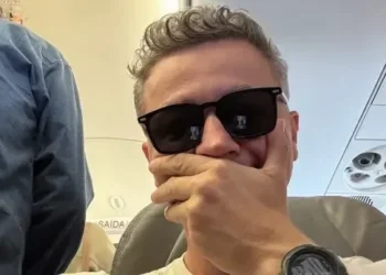 Lucas Lima brinca ao pegar voo com famosos: “Se cair, nem sou citado”