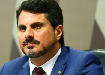 Moraes abre exceção para Do Val ir ao Senado fora do recolhimento noturno