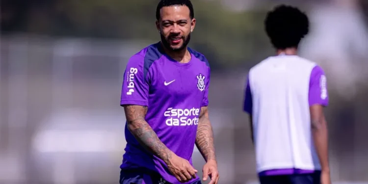 Memphis Depay em treino do Corinthians  • Mmphis Depay em treino do Corinthians