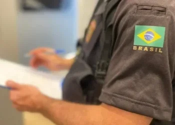 Prisão ocorreu durante troca de informações entre a Delegacia Regional de Inteligência Policial e a Delegacia de Repressão a Crimes Fazendários  • Divulgação/PF