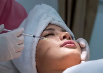 Imagem genérica de procedimento estético • Visoot Uthairam/GettyImages