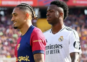 Raphinha e Vini Jr são finalistas do prêmio Bola de Ouro; veja outros indicados • Foto: Joan Valls/Urbanandsport/NurPhoto via Getty Images