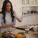 Meghan Markle cozinha e até cuida de uma colmeia no trailer de "White love, Meghan", sua série de lifetyle na Netflix  • Reprodução/YouTube